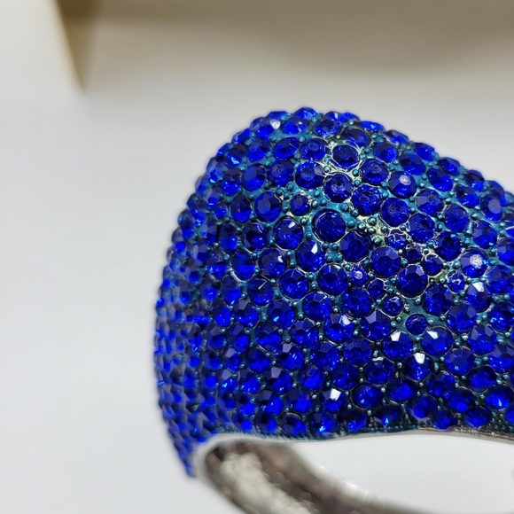 Elegant Blue Crystal Bracelet • Half Egg Shaped • Silvertone - Picture 3 of 4